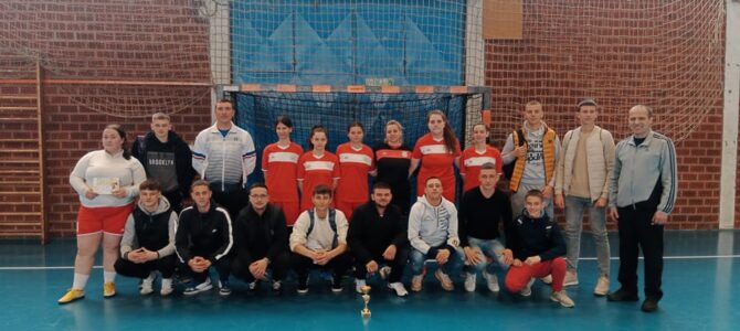 Девојчице првакиње а дечацима треће место на окружном такмичењу у футсалу Девојчице првакиње а дечацима треће место на окружном такмичењу у футсалу