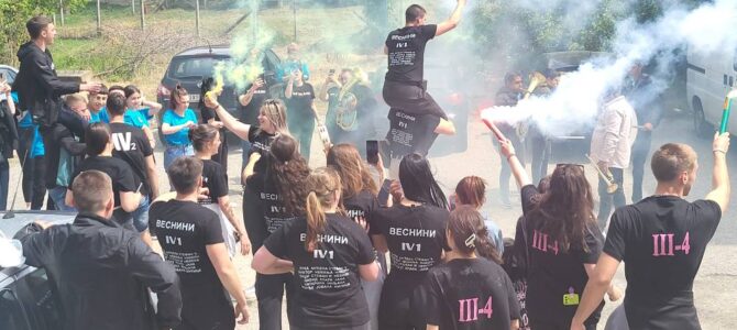 Матуранти прославили задњи дан школе Матуранти прославили задњи дан школе