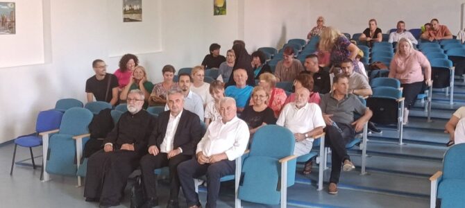 Духовно вече за памћење: У Рековцу одржано предавање др Јована Јањића „Бити човек у ово време на путу спасења”