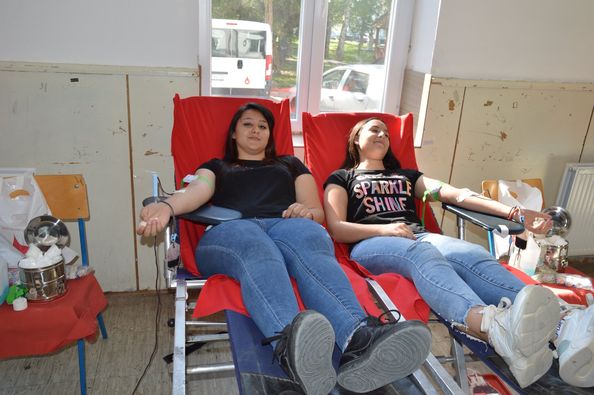 ХУМАНОСТ: Акција добровољног давања крви у нашој школи