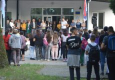 Почетак нове школске године свечано отворен интонацијом химне Републике Србије
